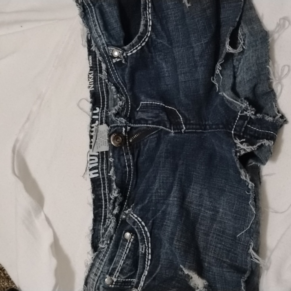 Hydra girl style is Nikki skinny